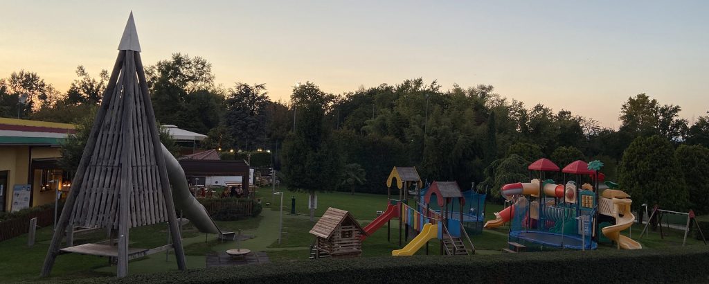pizzeria con giochi per bambini